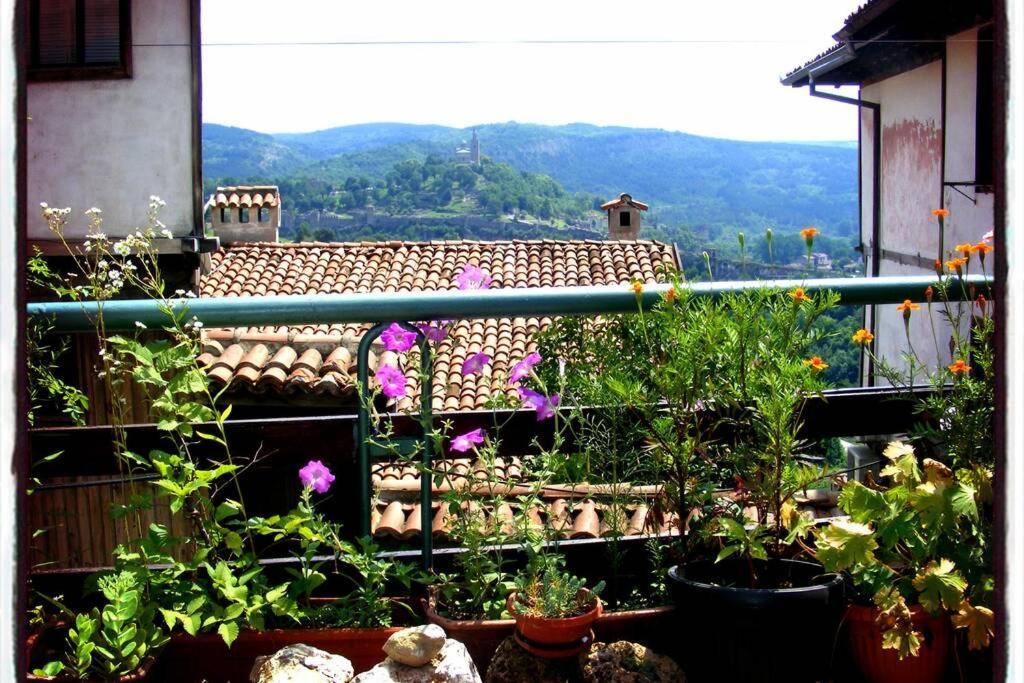 Authentic Guest Stay In The Heart Of Veliko Tarnovo Студио С Изглед Към Царевец Zewnętrze zdjęcie