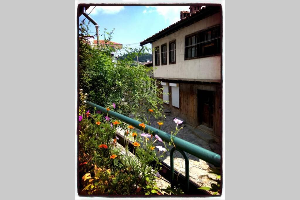 Authentic Guest Stay In The Heart Of Veliko Tarnovo Студио С Изглед Към Царевец Zewnętrze zdjęcie