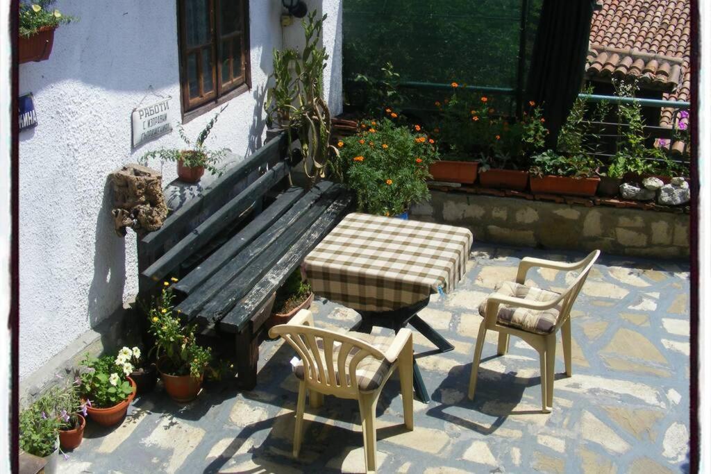 Authentic Guest Stay In The Heart Of Veliko Tarnovo Студио С Изглед Към Царевец Zewnętrze zdjęcie