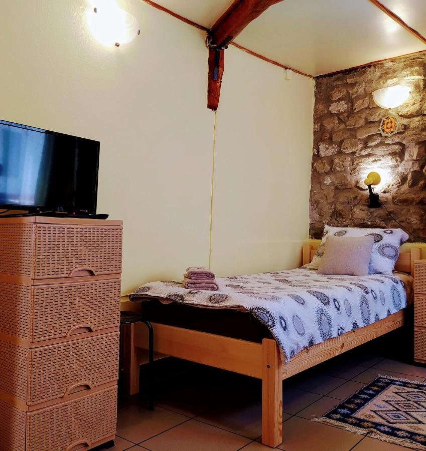 Authentic Guest Stay In The Heart Of Veliko Tarnovo Студио С Изглед Към Царевец Zewnętrze zdjęcie