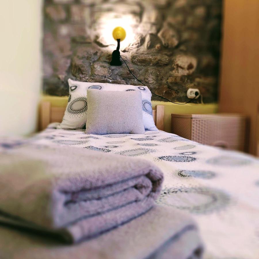 Authentic Guest Stay In The Heart Of Veliko Tarnovo Студио С Изглед Към Царевец Zewnętrze zdjęcie